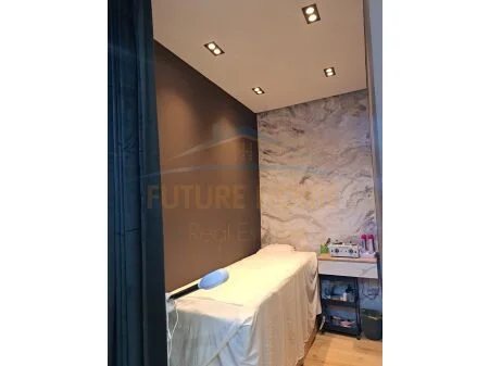 Tirane, jepet me qera ambjent biznesi Kati 1, 54 m² 700 € (Rruga Xhanfize Keko)