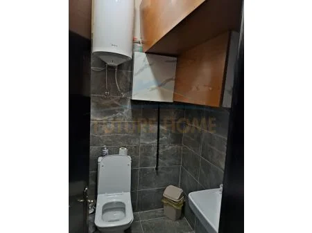 Tirane, jepet me qera ambjent biznesi Kati 1, 54 m² 700 € (Rruga Xhanfize Keko)
