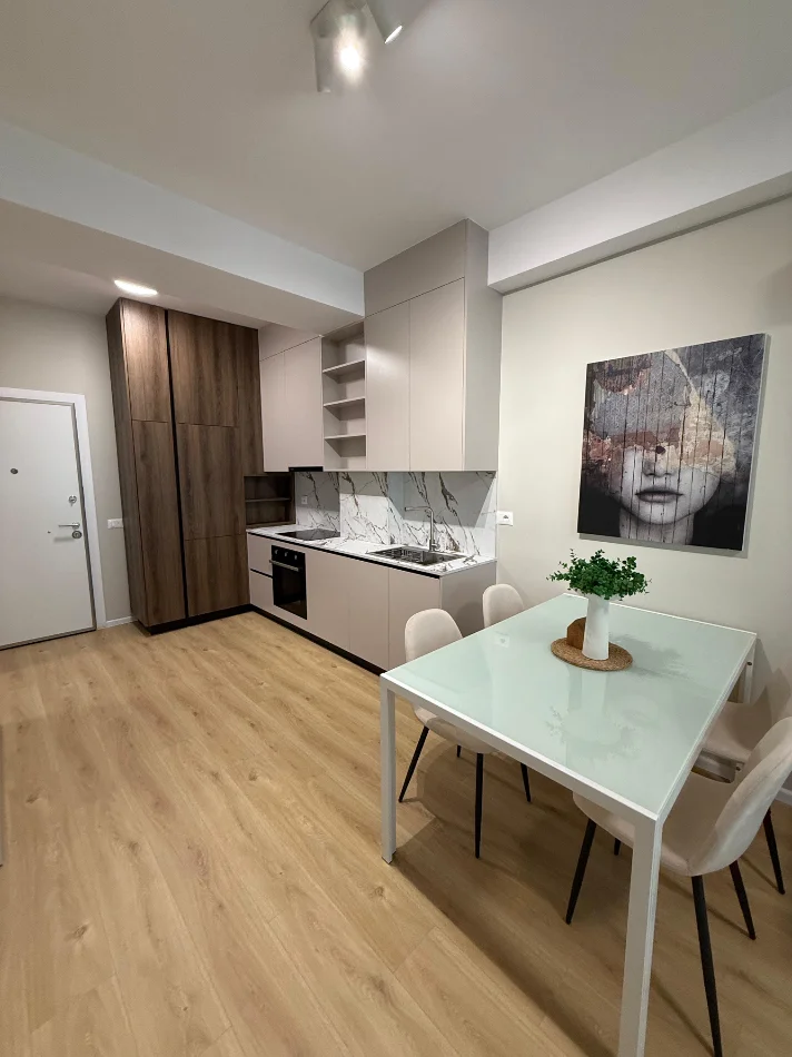 Tirane, jepet me qera apartament 45000 leke,1+1+Ballkon Kati 3, 60 m², mbi Mangalem(Kompleksi Kadiu)