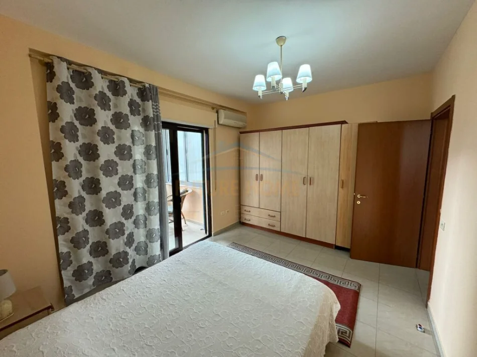 Tirane, jepet me qera apartament 2+1 Kati 3, 90 m² 700 € 