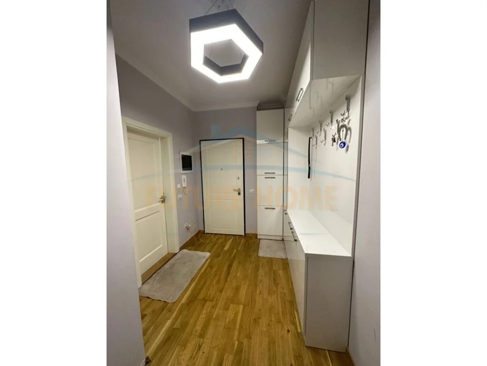 Tirane, jepet me qera apartament 2+1+Ballkon, Kati 4, 96 m² 700 € (unaza re)