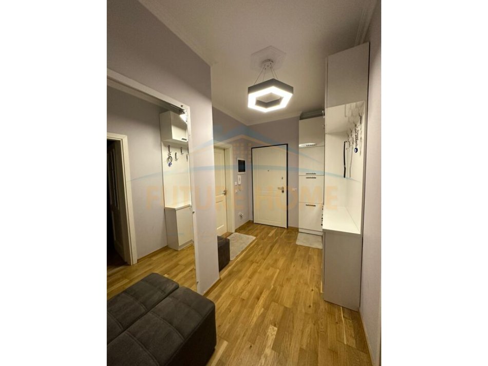 Tirane, jepet me qera apartament 2+1+Ballkon, Kati 4, 96 m² 700 € (unaza re)