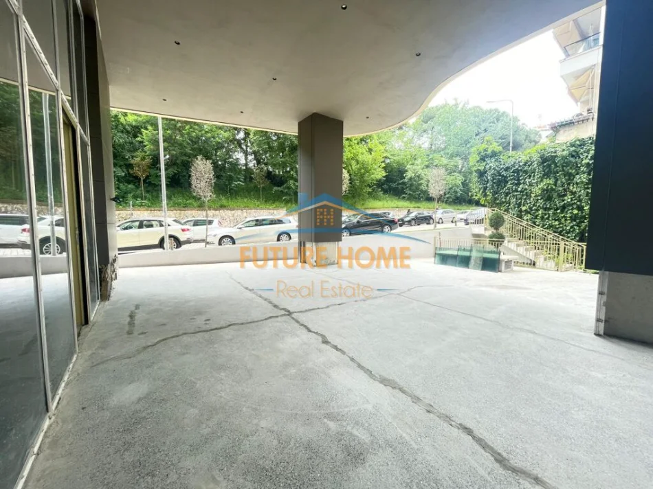 Tirane, jepet me qera ambjent biznesi Kati 0, 50 m² 2.500 € 