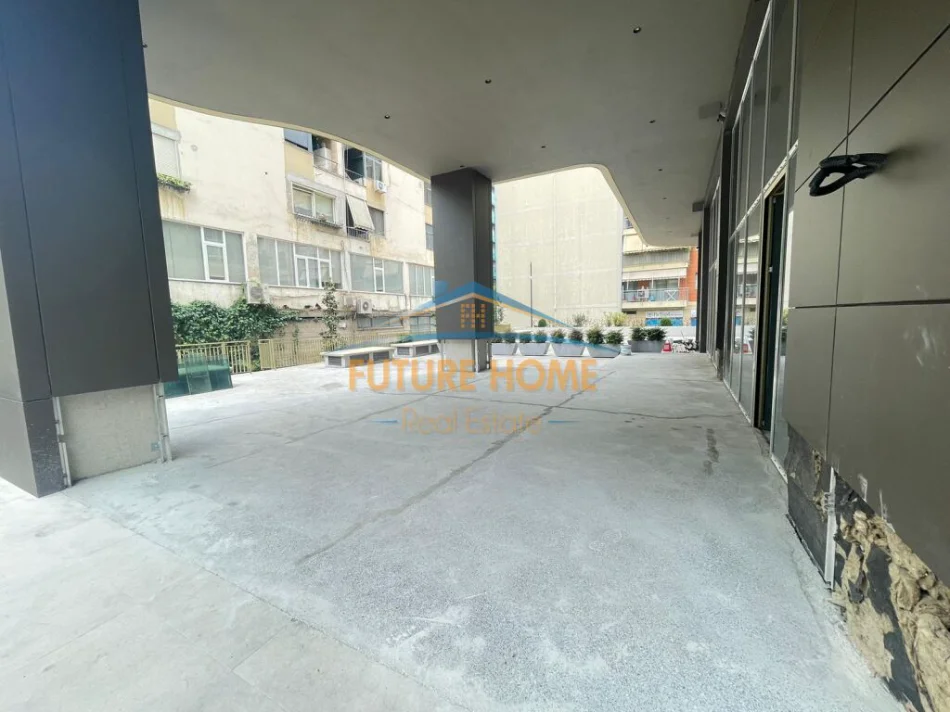 Tirane, jepet me qera ambjent biznesi Kati 0, 50 m² 2.500 € 