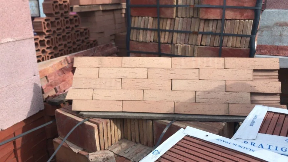 Tulla shamat antike zjarrduruese, te vjetra edhe te reja per veshje oxhaqesh edhe furrash, pllaka balte antike te vjetra per veshje ambjentesh, oxhaqe, furra, aksesor antik dekorues, etj..🤲🤲🤲