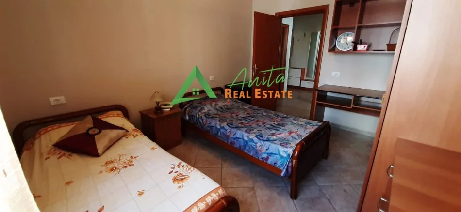 Tirane, jepet me qera apartament 2+1+Ballkon Kati 3, 115 m² 650 € (Komuna e Parisit)