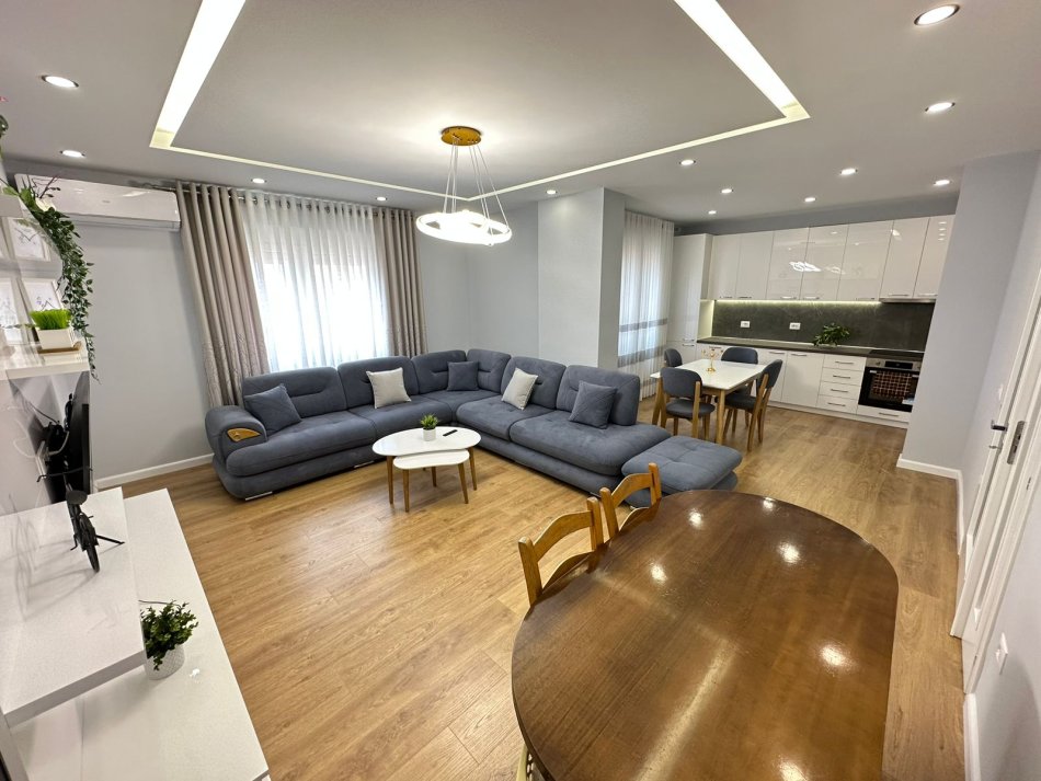 Tirane, jepet me qera apartament 2+1 Kati 4, 114 m² 850 € (zogu i zi)