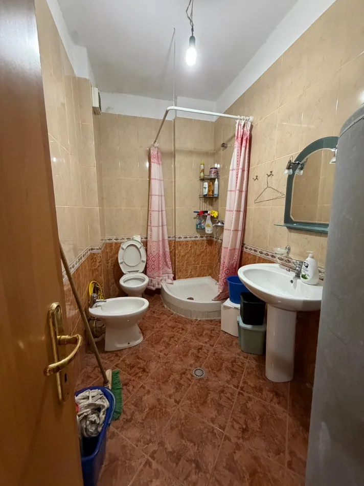 Durres, jepet me qera apartament 1+1+Ballkon Kati 3, 63 m² 350 € (plazh)