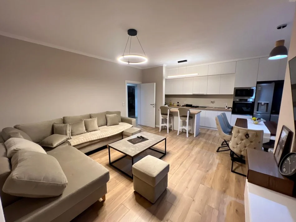 Tirane, jepet me qera apartament 2+1 Kati 1, 89 m² 500 € (Rruga sefer tujani)