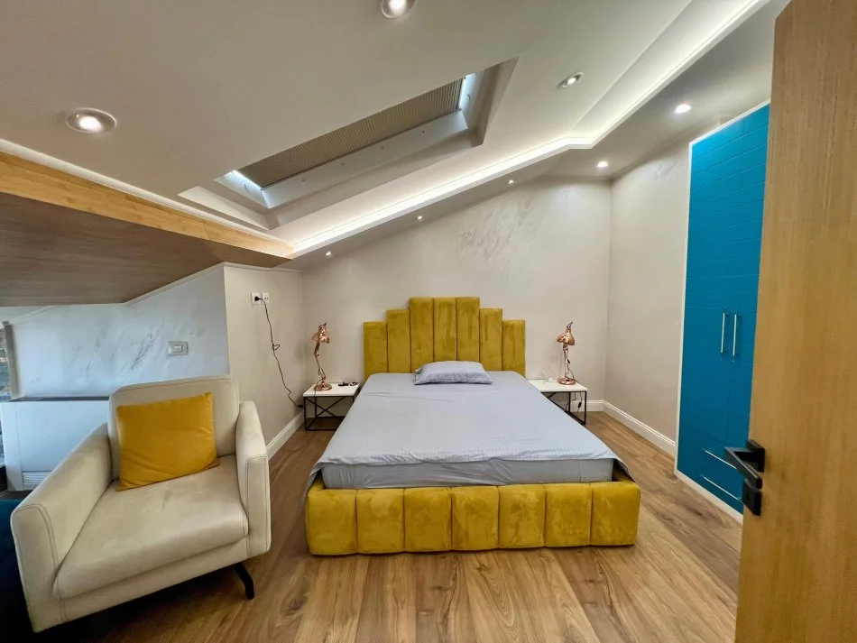 Tirane, shitet apartament duplex 3+1+Ballkon Kati 6, 189 m² 500.000 € (Rruga Zallit)