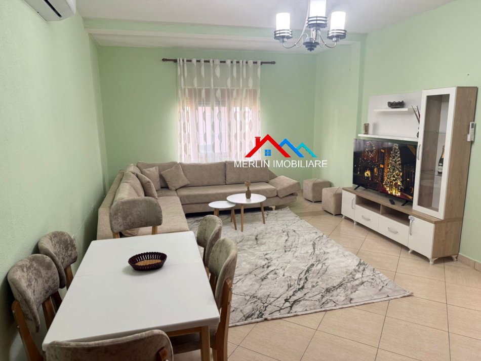 Tirane, jepet me qera apartament 2+1+Ballkon Kati 2, 120 m² 465 € (RRUGA HAKI SHEHU,AMBASADA TURKE)