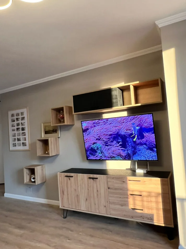 Tirane, jepet me qera apartament 2+1 Kati 4, 65 m² 520 € (Yzberisht, perballe Grand Gallery)