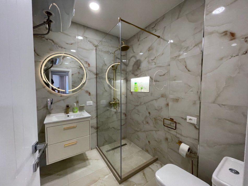 Tirane, jepet me qera apartament 2+1+Ballkon Kati 4, 120 m² 800 € (Rruga Muhamed Gjollesha)