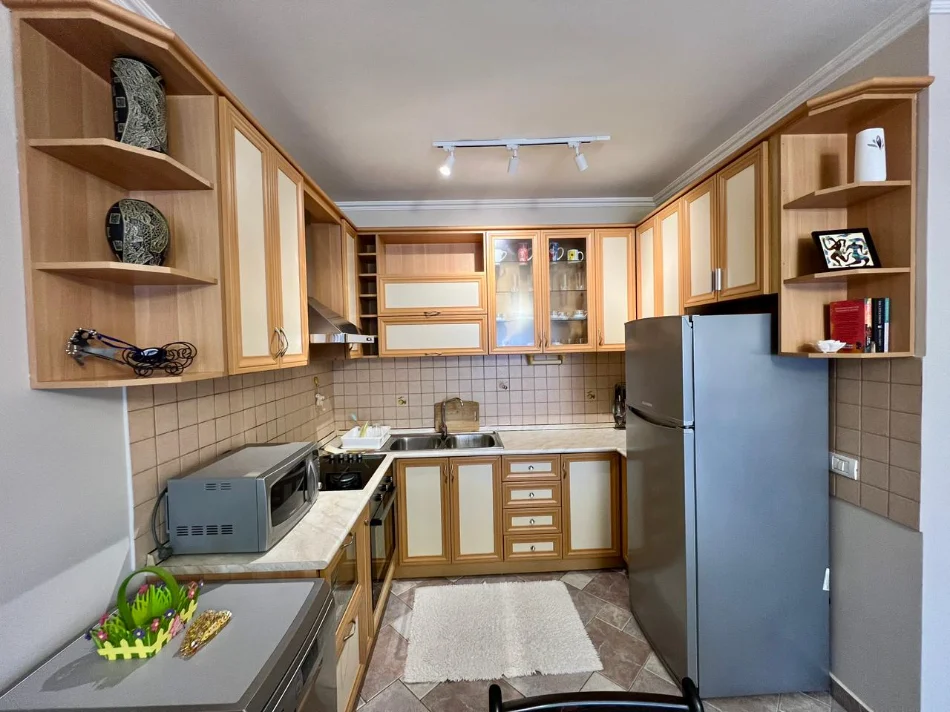 Tirane, jepet me qera apartament 1+1+Ballkon Kati 10, 70 m² 600 € (Shkolla e Baletit)