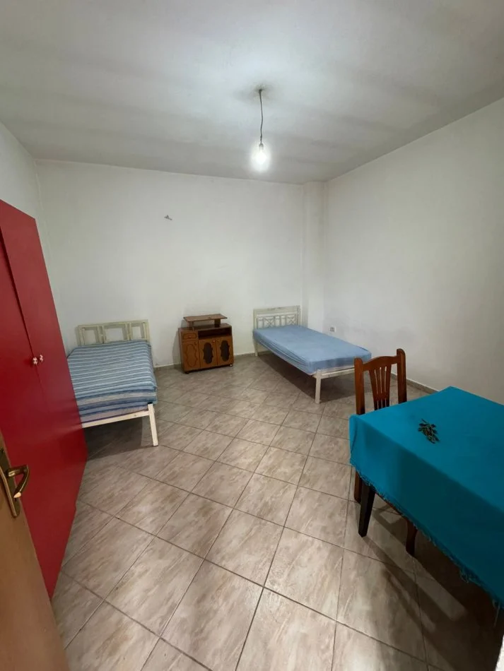 Tirane, jepet me qera garsonier 1+1 Kati 0, 250 €