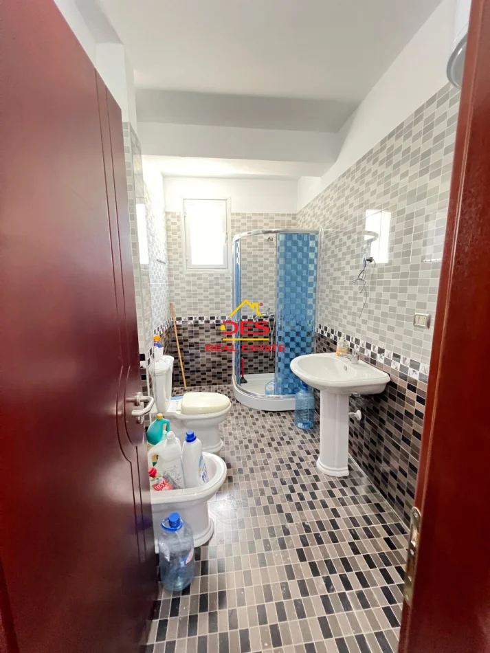 Vlore, shitet apartament 2+1+Ballkon Kati 2, 106 m² 175.000 € (Rruga Murat Tërbaçi)