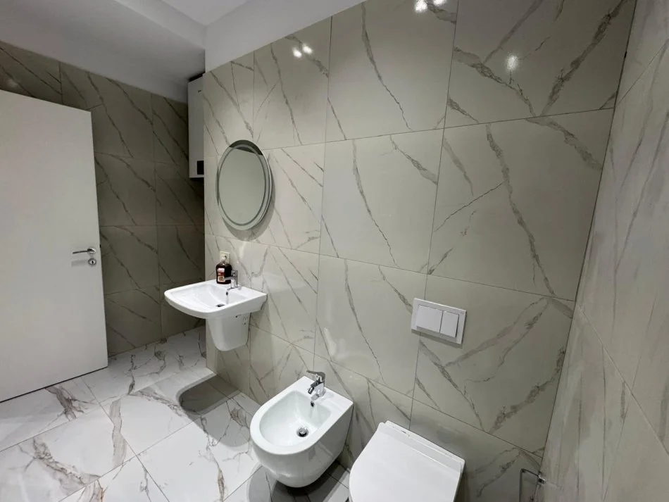 Tirane, jepet me qera apartament 2+1+Ballkon Kati 12, 104 m² 1.100 € (Rruga Mine Peza)