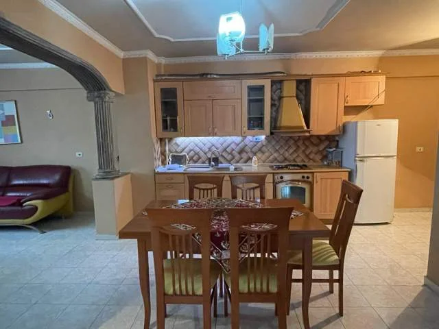 Tirane, jepet me qera apartament 2+1+BLK Kati 7, 119 m² 450 Euro (rruga dritan hoxha)