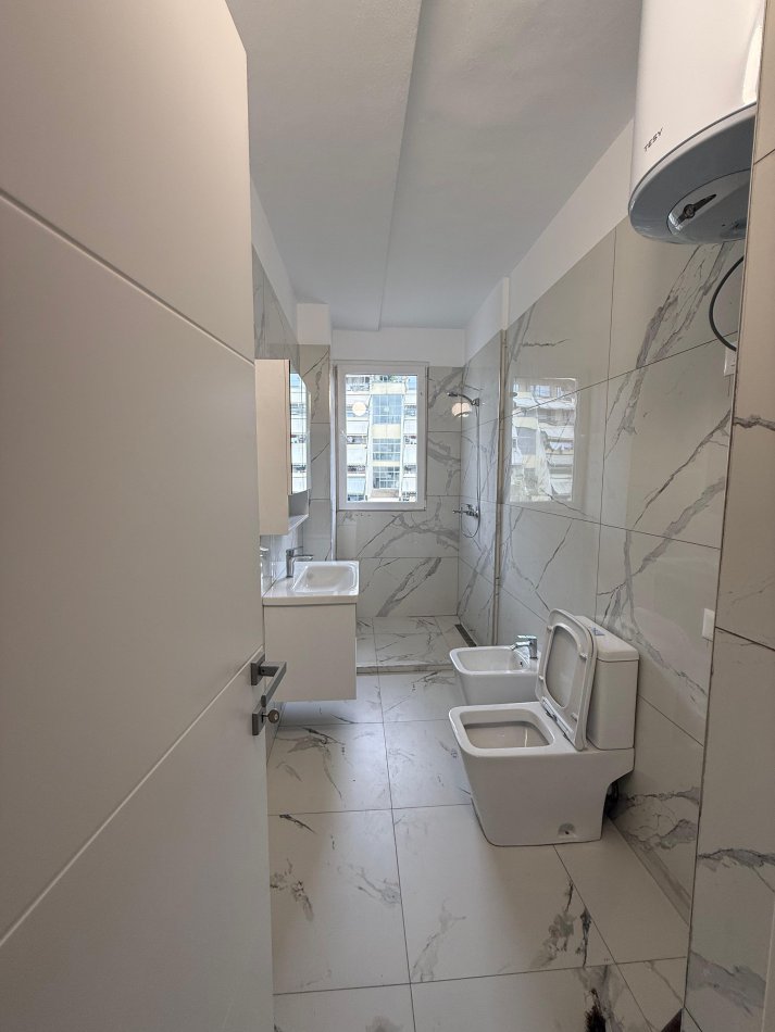 Tirane, shitet apartament 2+1+Ballkon Kati 4, 100 m² 135.000 € (RRUGA E THESARIT)