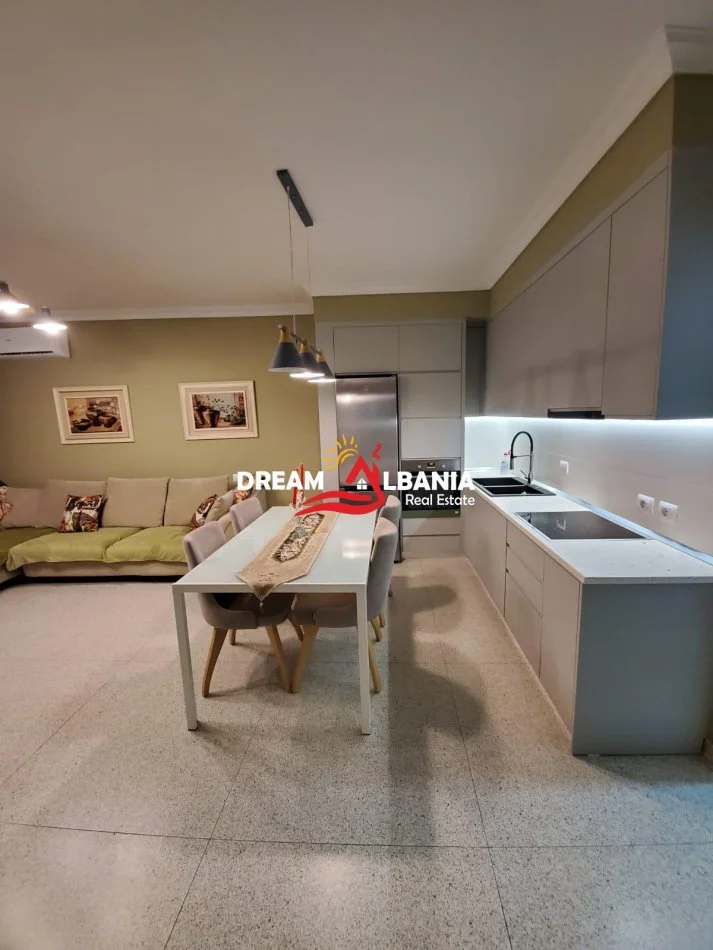 Tirane, jepet me qera apartament 2+1 , 100 m² 750 € (selvia)