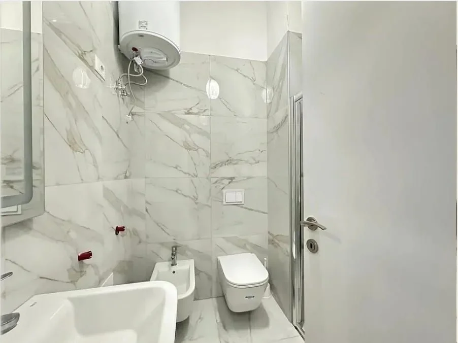 Tirane, jepet me qera apartament 1+1+Ballkon Kati 6, 76 m² 600 € (Square 21)