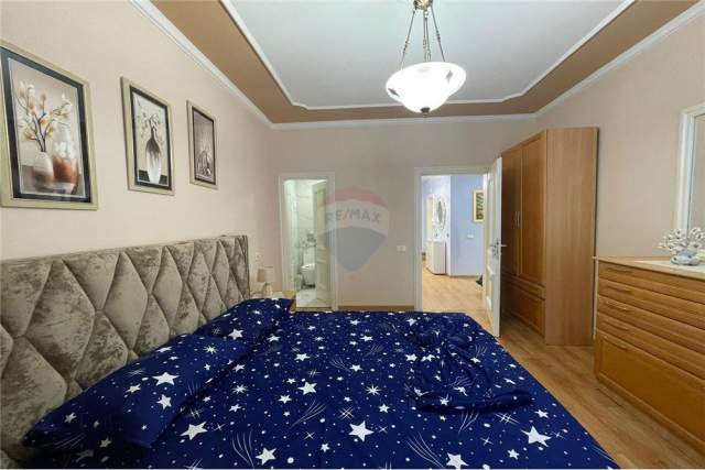Tirane, jepet me qera apartament 2+1 120 m² 1.200 Euro