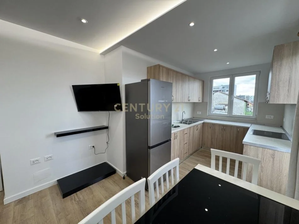 Tirane, jepet me qera apartament 2+1+Ballkon Kati 4, 84 m² 600 € (Rruga e Dibres)