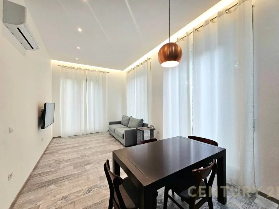 Tirane, jepet me qera apartament 1+1 , 70 m² 550 € (Prane Kopshtit Zoologjik)