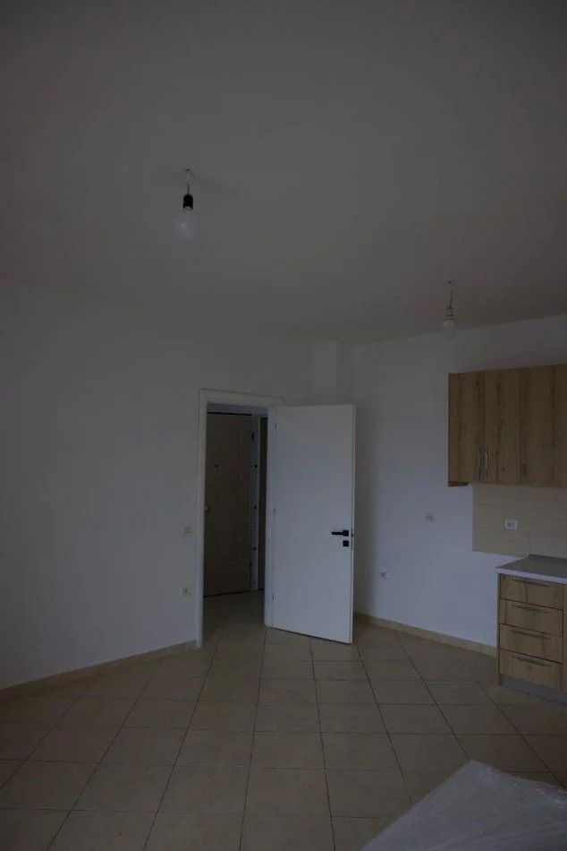 Tirane, jepet me qera apartament 1+1+Ballkon Kati 8, 70 m² 365 € (ASTIR)