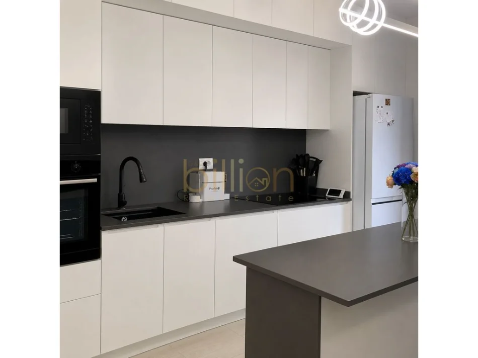 Tirane, shitet 2+1+Ballkon , 155 m² (Astir)
