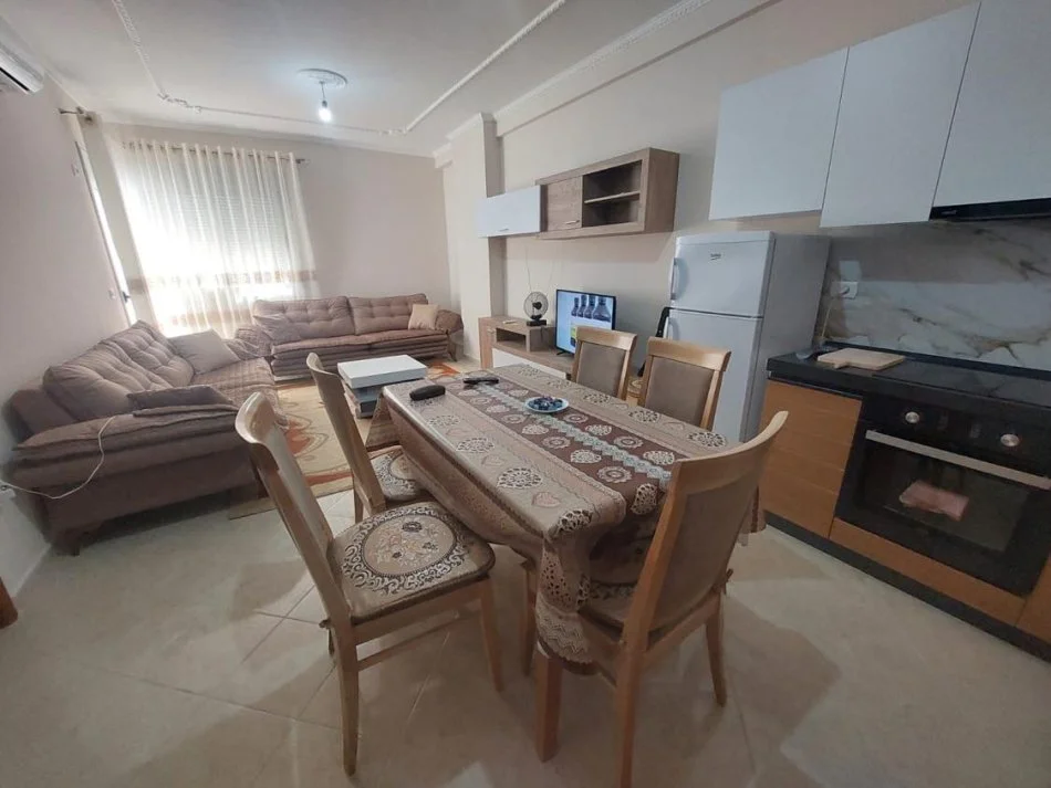 Vlore, jepet me qera apartament 1+1+Ballkon Kati 3, 64 m² 400 € (rruga transballkanike)