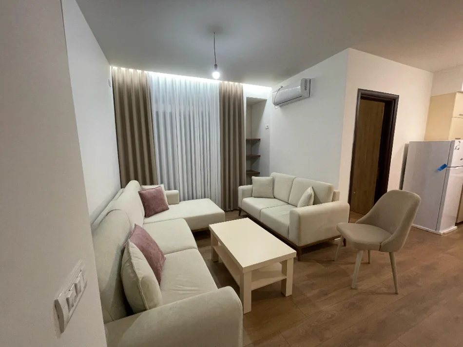 Tirane, jepet me qera apartament 1+1 Kati 4, 450 € (kashar)