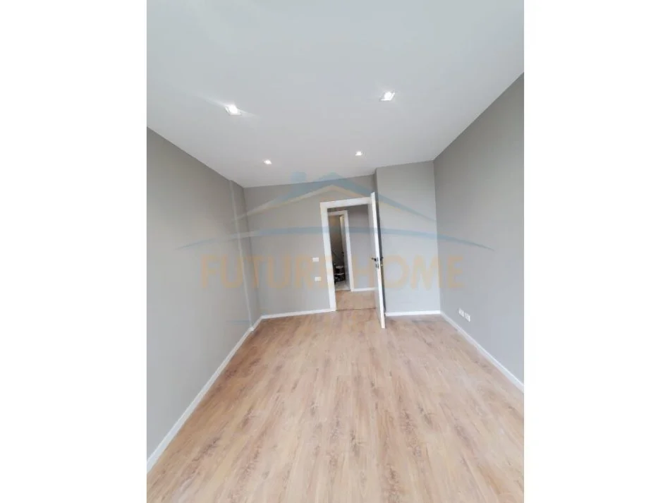 Tirane, jepet me qera apartament 2+1 Kati 3, 105 m² 1.300 € (Depo, Lake View)