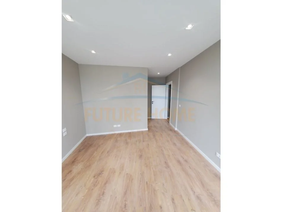 Tirane, jepet me qera apartament 2+1 Kati 3, 105 m² 1.300 € (Depo, Lake View)