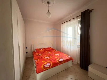 Tirane, jepet me qera apartament 1+1 , 69 m² 400 € (UNAZA E RE)