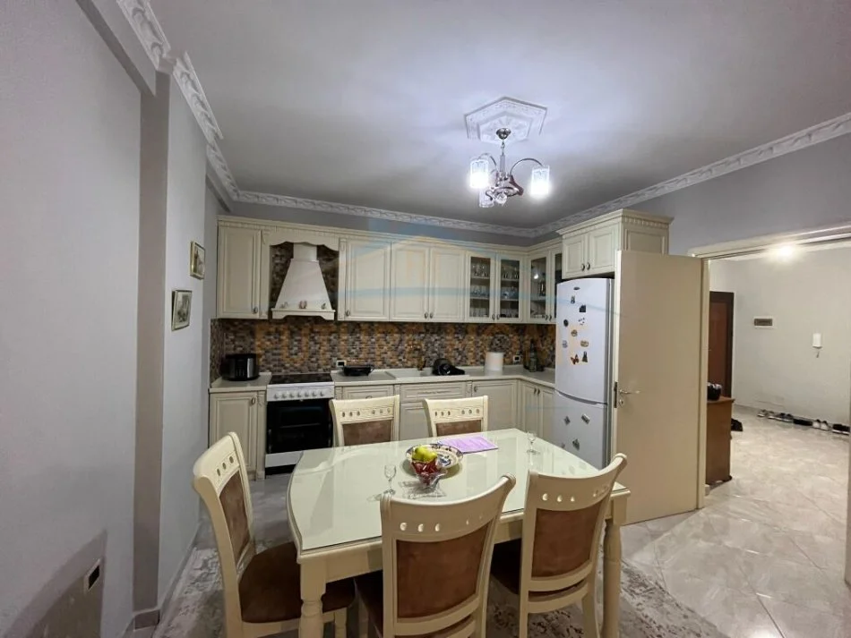 Tirane, shitet apartament 2+1, Kati 7, 104 m² 130,000 € (UNAZA E RE)