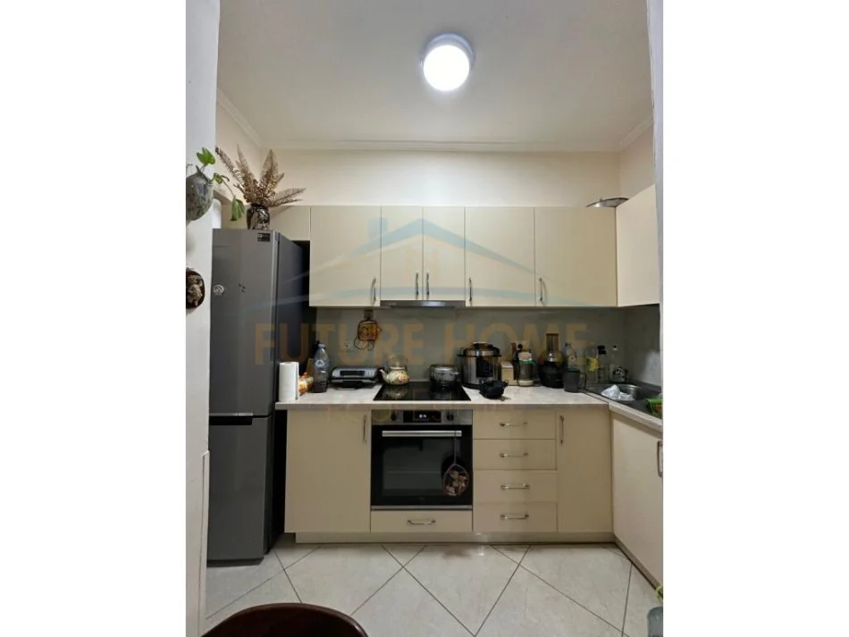 Durres, shitet apartament 2+1+Ballkon Kati 4, 71 m² 85.000 € (Afer te zjarrfiksja ne Durres.)