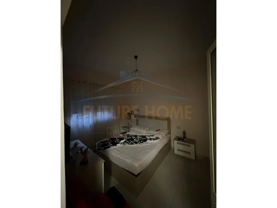 Durres, shitet apartament 2+1+Ballkon Kati 4, 71 m² 85.000 € (Afer te zjarrfiksja ne Durres.)