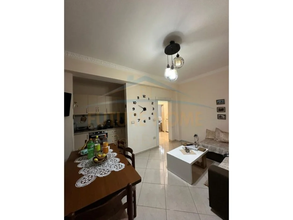 Durres, shitet apartament 2+1+Ballkon Kati 4, 71 m² 85.000 € (Afer te zjarrfiksja ne Durres.)