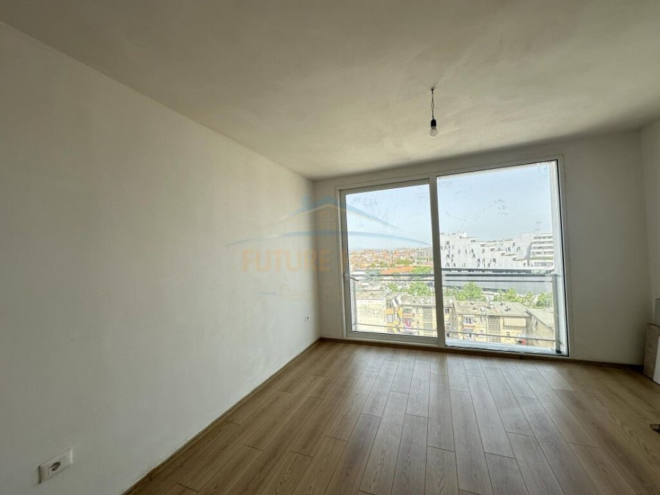 Tirane, jepet me qera apartament 1+1, Kati 8, 70 m² 500 € (RRUGA E DIBRES)