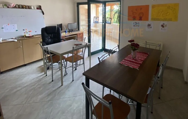 Tirane, jepet me qera ambjent biznesi Kati 2, 130 m² 1.200 € (donbosko)