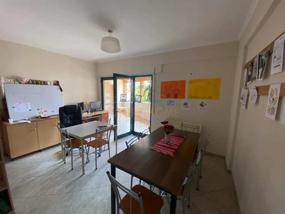 Tirane, jepet me qera ambjent biznesi Kati 2, 130 m² 1.200 € (Don Bosko)