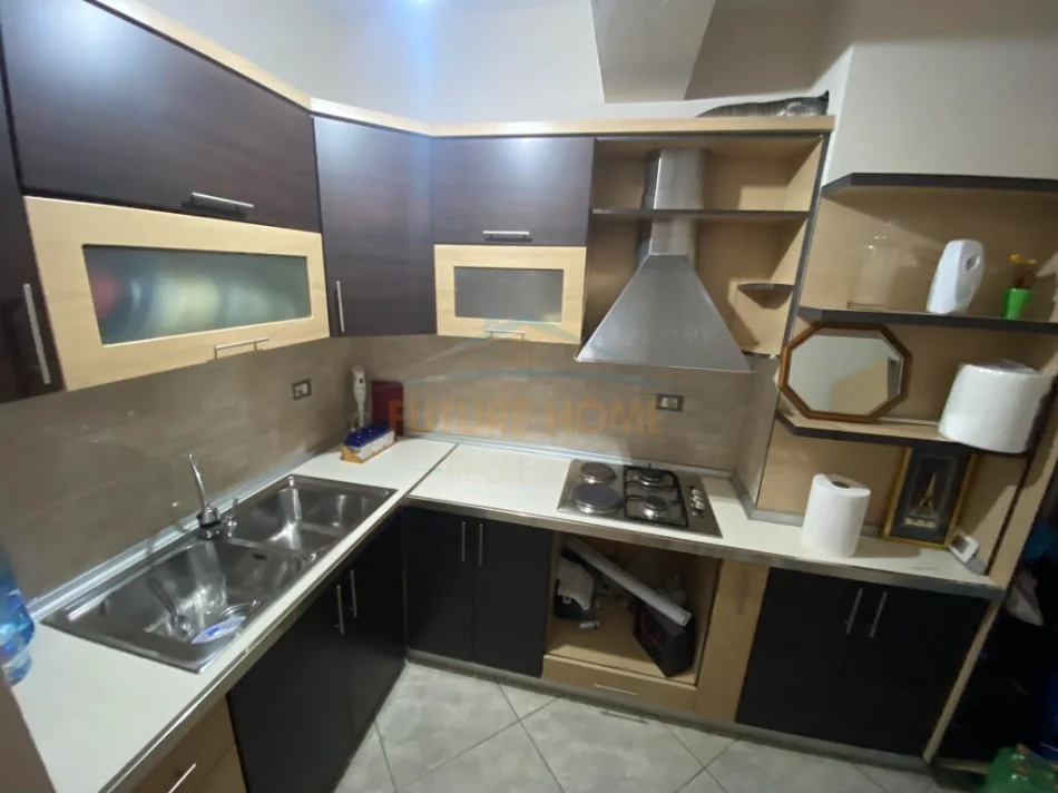 Tirane, jepet me qera ambjent biznesi Kati 2, 130 m² 1.200 € (Don Bosko)