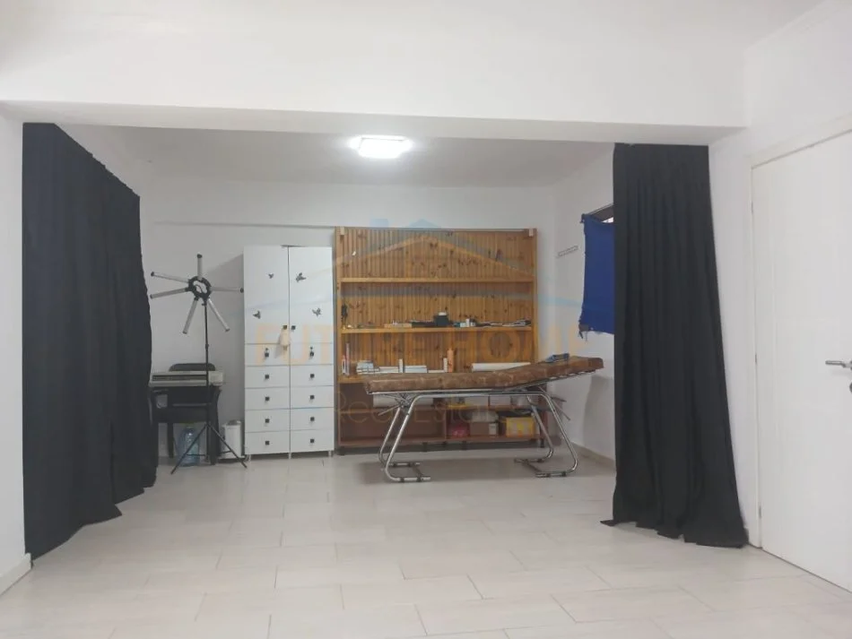 Durres, shitet dyqan Kati 0, 90 m² 130,000 € (Ish Rajoni)