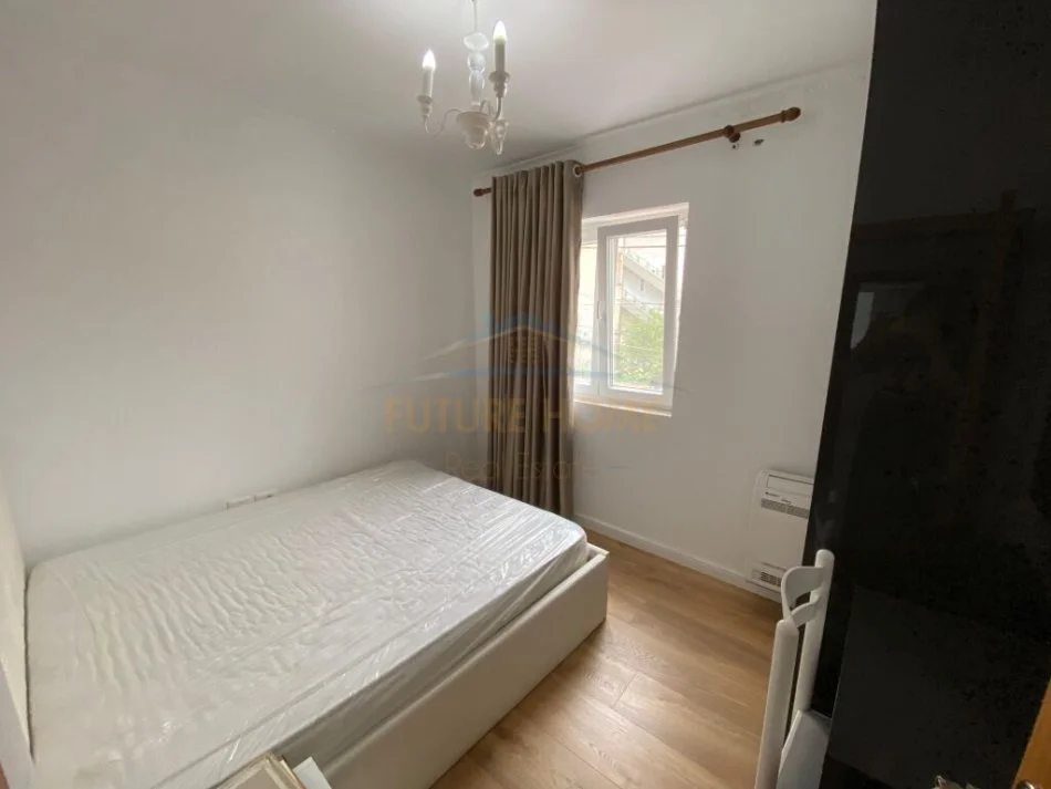 Tirane, jepet me qera apartament 3+1 Kati 2, 110 m² 1.000 € (Bulevardi Zogu I)