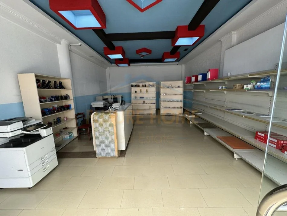 Tirane, shitet ambjent biznesi , Kati 0, 222 m² 555,000 € (kombinat)