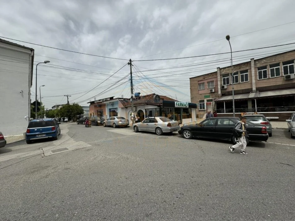 Tirane, shitet ambjent biznesi , Kati 0, 222 m² 555,000 € (kombinat)