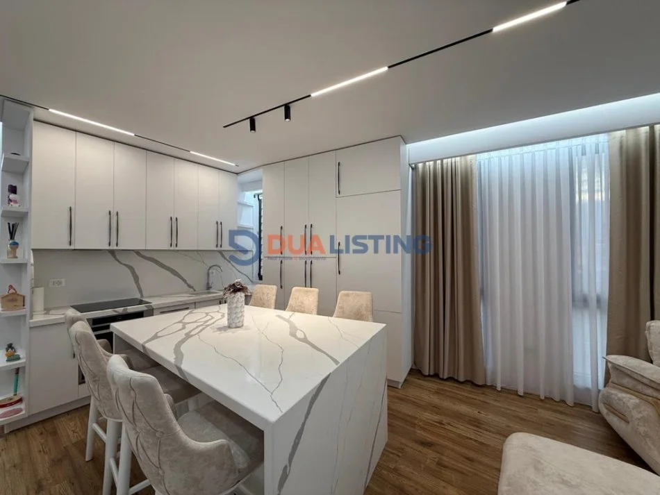 Tirane, jepet me qera apartament 2+1 Kati 3, 103 m² 1.000 € (Bulevardi ri)