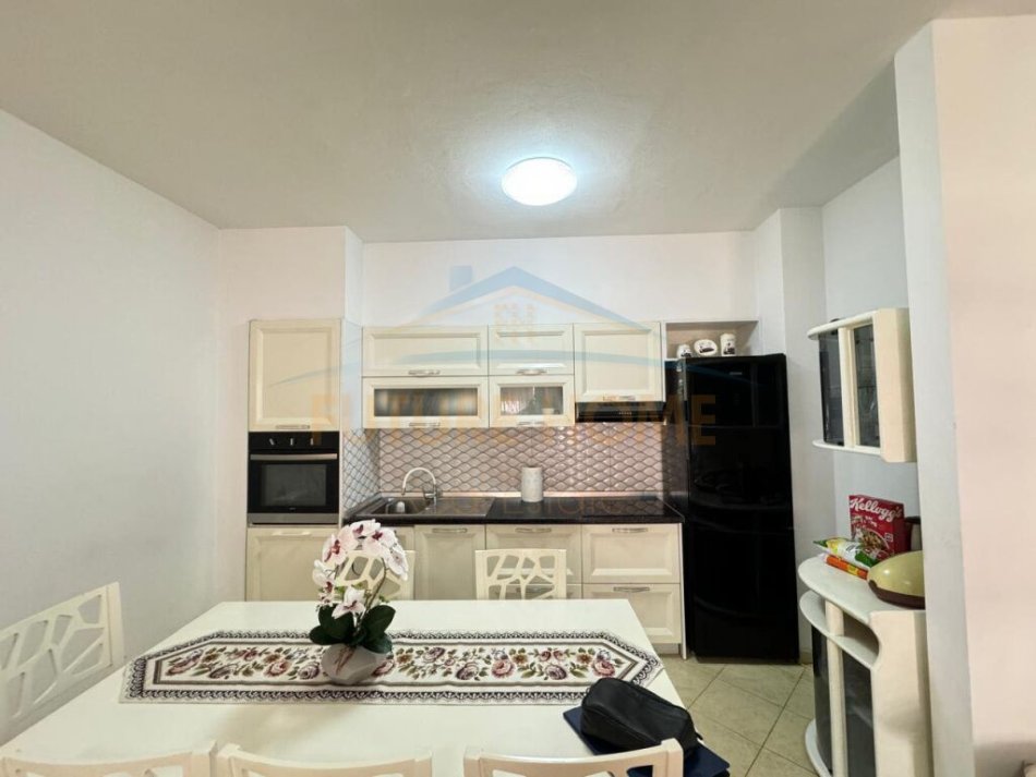 Tirane, shitet apartament 1+1 , 88,000 € (Unaza e Re