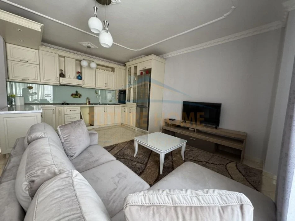 Tirane, jepet me qera apartament 2+1 Kati 8, 100 m² 450 € (Yzberisht)